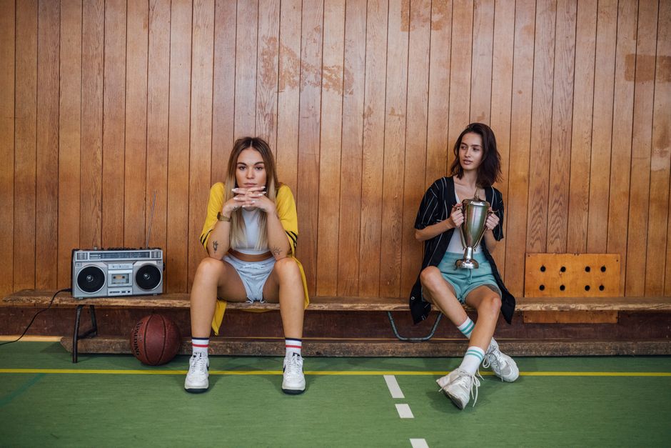 Le retour des baskets rétro : comment les styliser